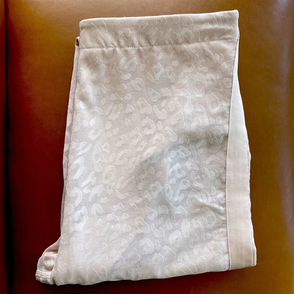 NWOT Lace Legging - Picture 2 of 4